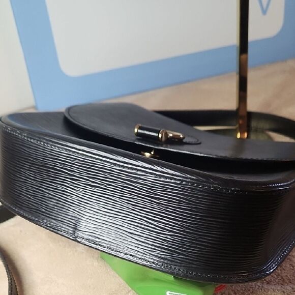 Louis Vuitton Saint Cloud  Black Epi  Leather Shoulder Bag With COA and Dustbag - Picture 6 of 13